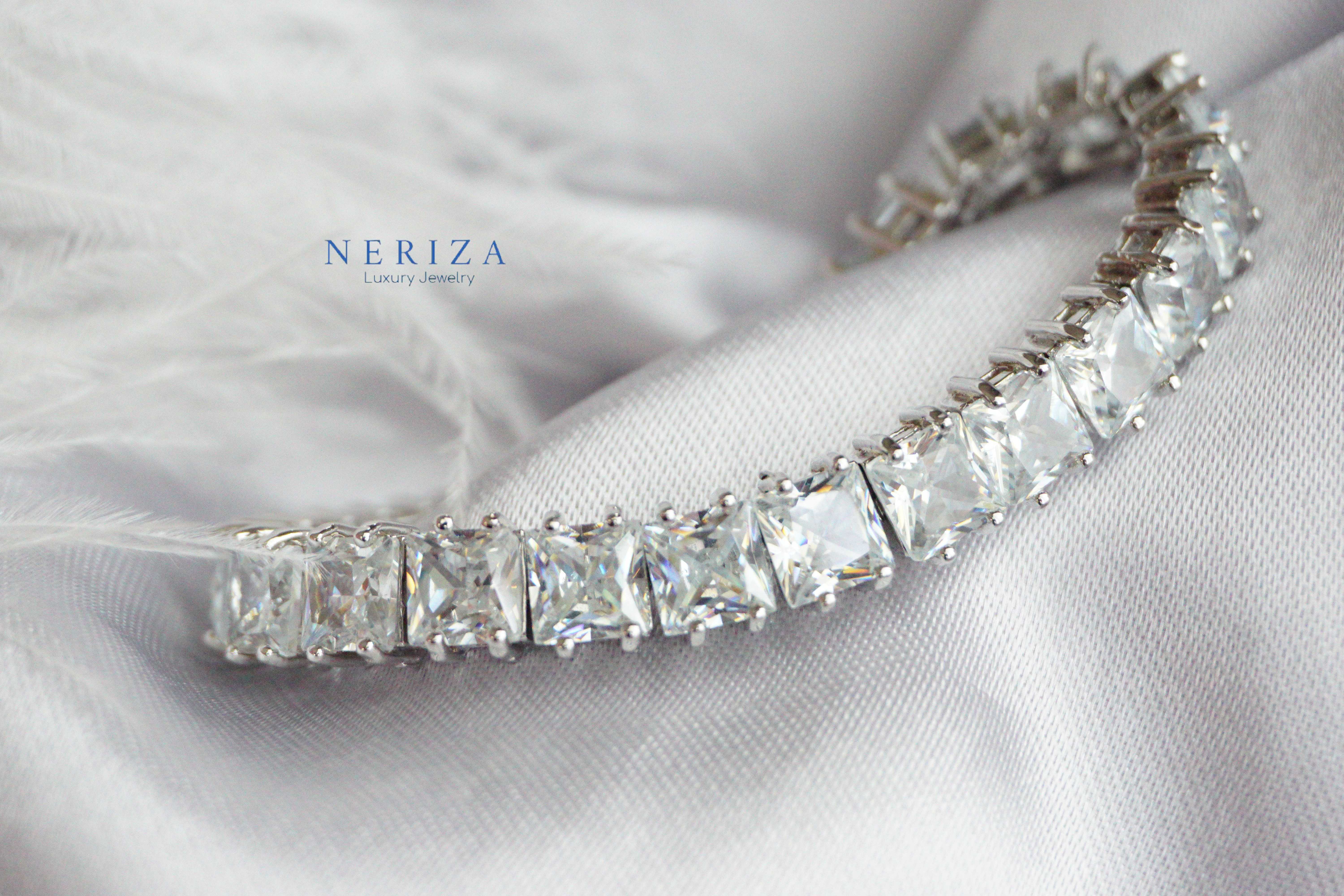 ข้อมือเพชรสังเคราะห์เกรดพรีเมี่ยม รหัส NB019