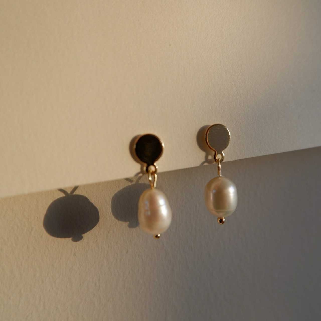 em.reld • mini earring stud pearl drop