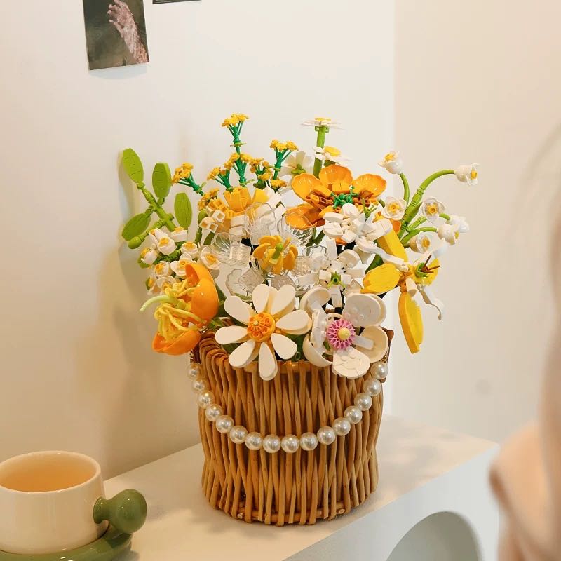 [Pre-order 10วัน] เซตดอกไม้ 13ดอก พร้อมตะกร้าไข่มุก 🧺🌼