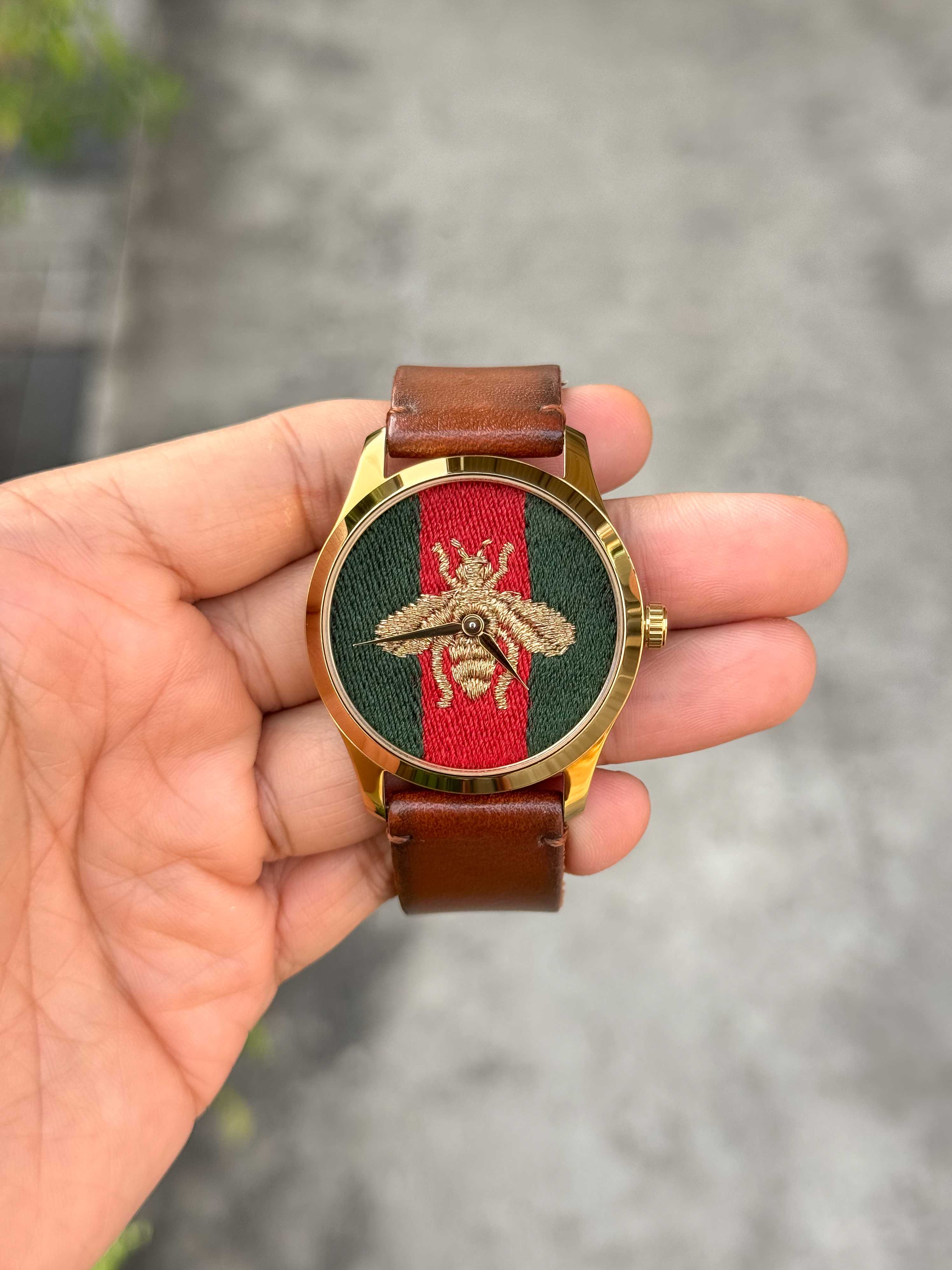 Gucci G-Timeless Bee Man Size Quartz เรือนทอง