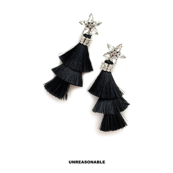 ต่างหูพู่คริสตัลดาว สีดำ น้ำหนักเบา UA0481-02 Unreasonable Accessories