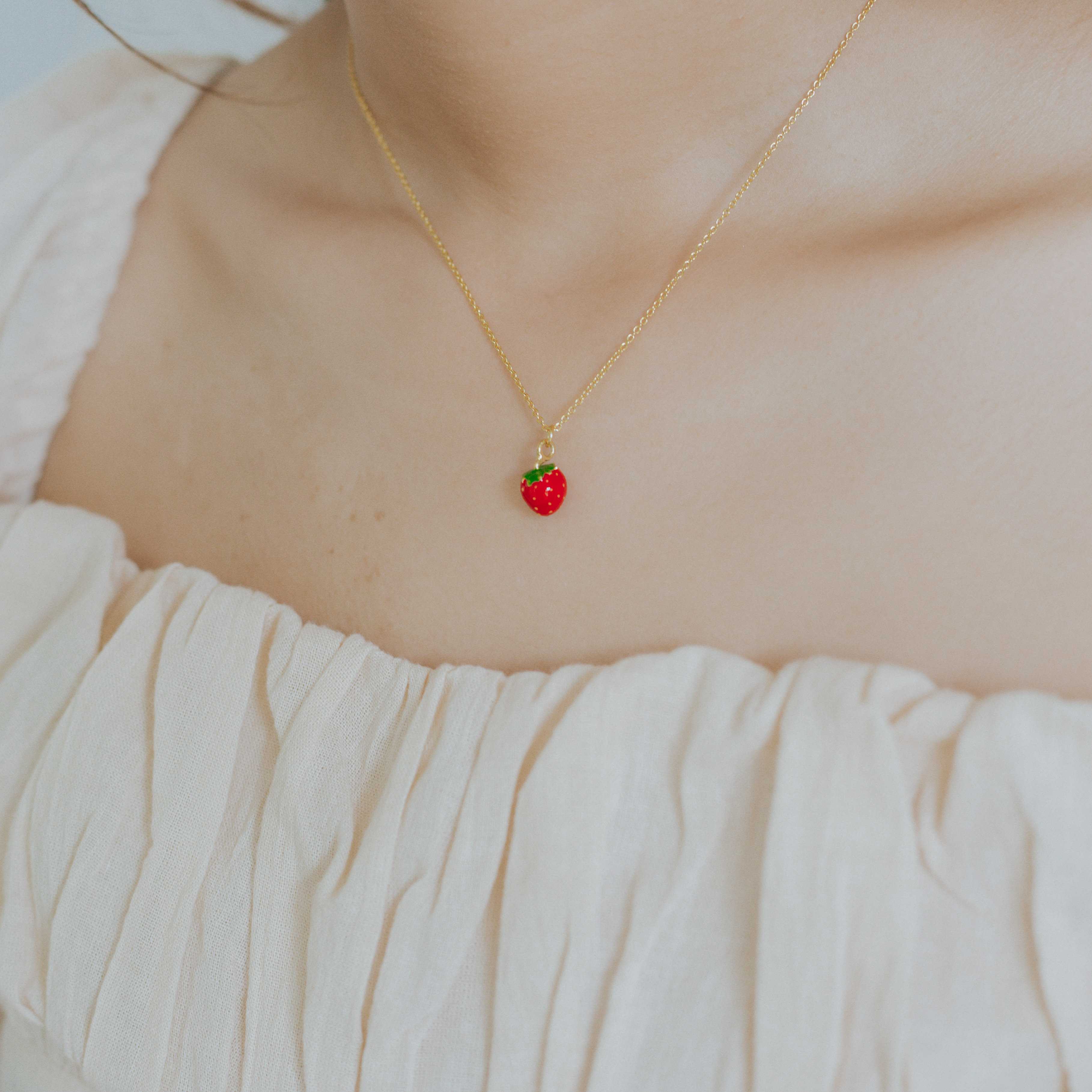 Tales of the tiny word Necklace/สร้อยคอจี้รูปสตอเบอร์รี่