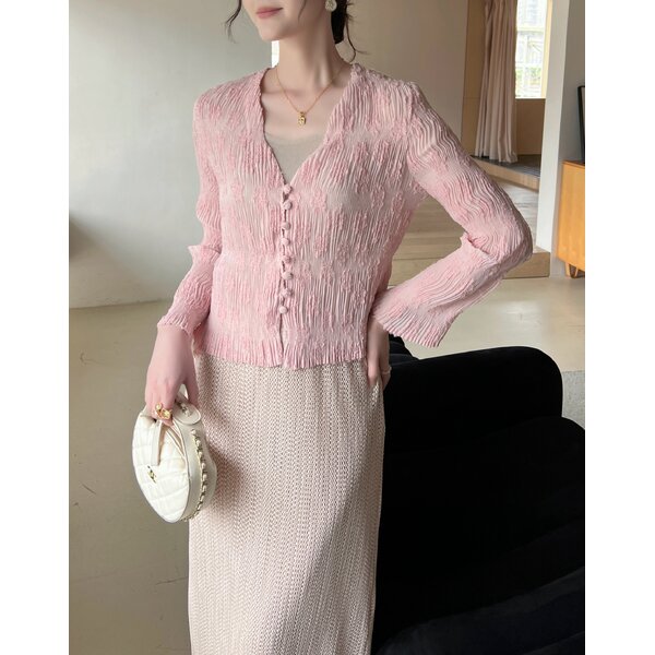 ปรับราคาลง20%!! 2MUAY รุ่น GJO2025 เสื้ออัดพลีทคุณภาพ V NECK BUTTON FRONT CRINKLE PLEATED TOP 6 ส...