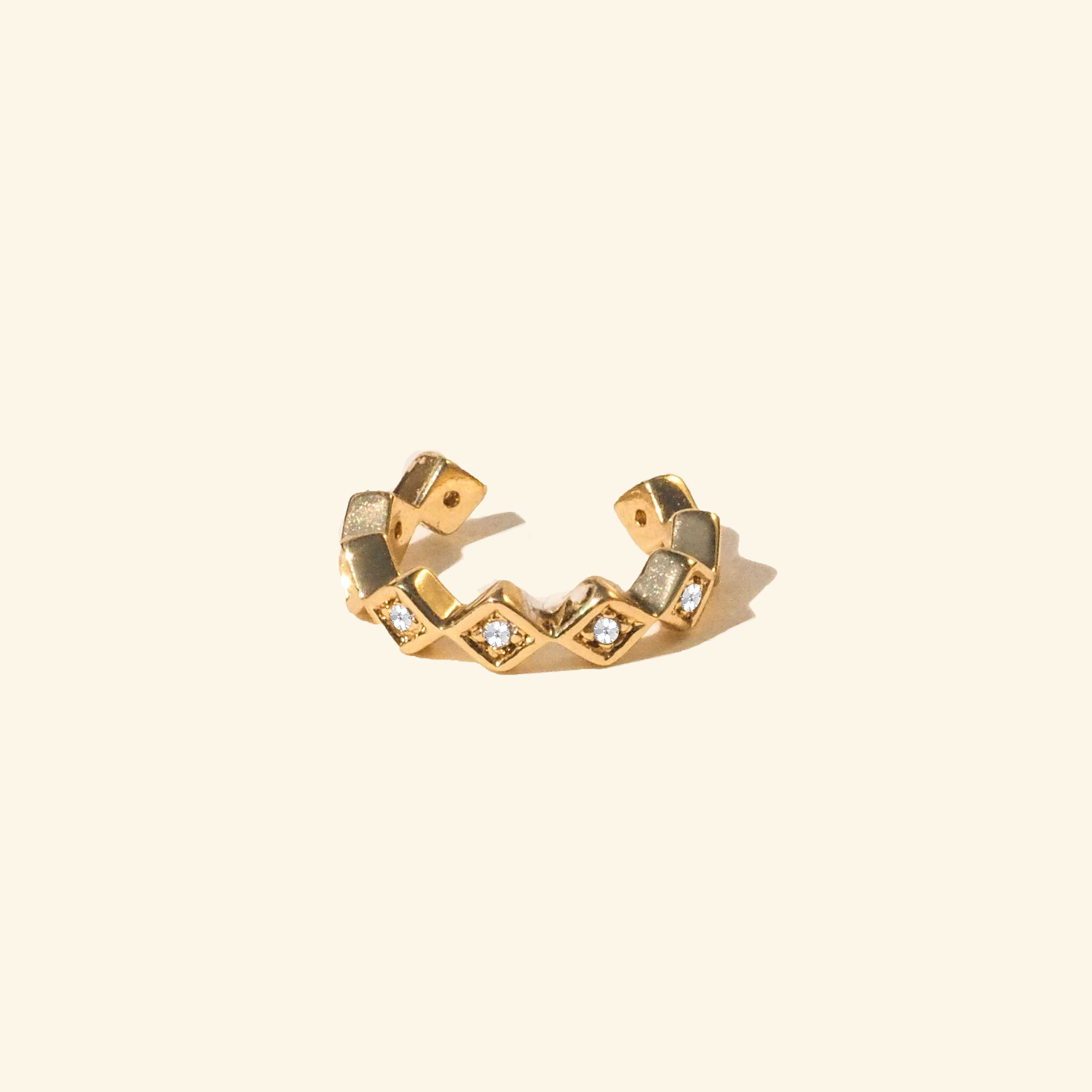 ต่างหูหนีบคริสตัลทรงไดมอนด์ (Diamond Shape Ear Cuff)