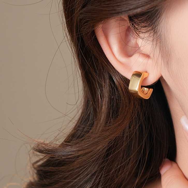 [พร้อมส่ง] 💛🔗ต่างมินิมอลสีทอง สวยแพง แมชกับชุดง่าย | QE047