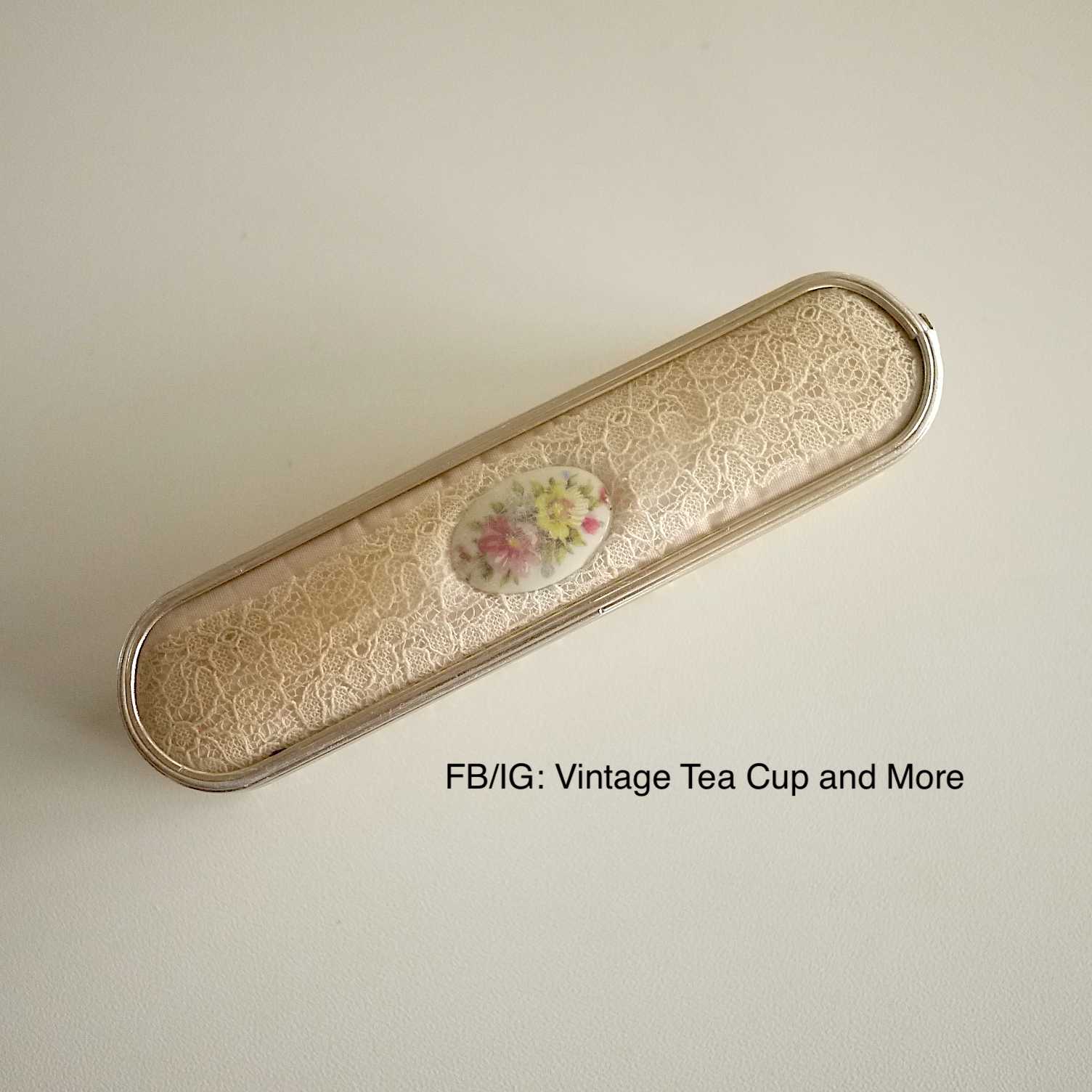 แปรงผมวินเทจ Vanity Lace