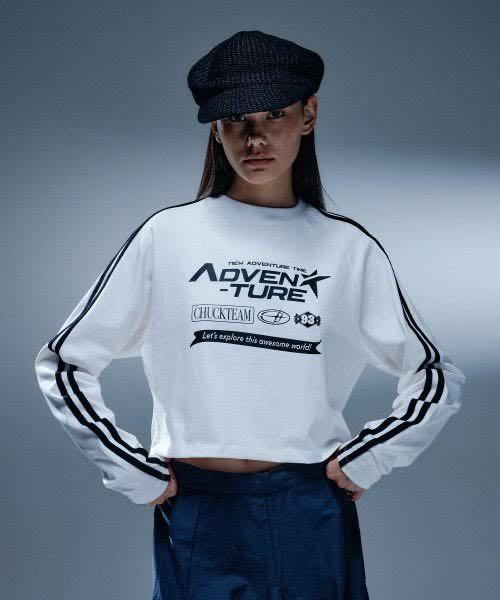 /พร้อมส่ง/ CHUCK ADVENTURE TRACK CROP LONG SLEEVE T-SHIRT