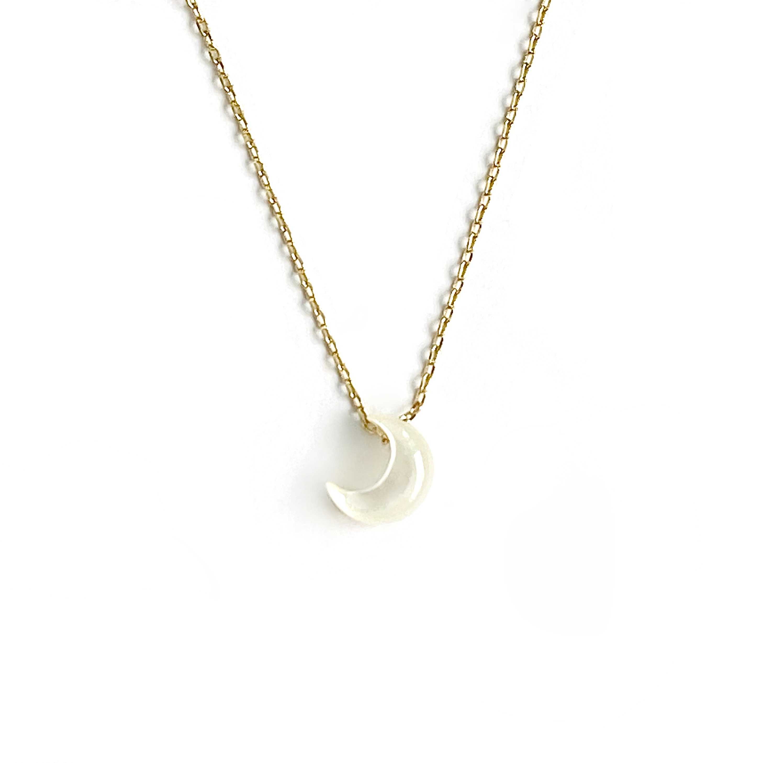 BABY MOON Necklace (mother of pearl)