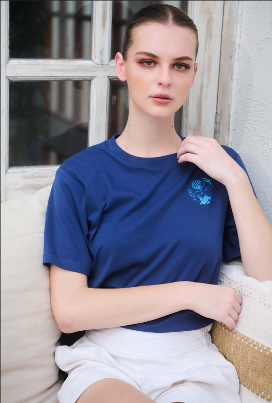 UPTOYOU unisex T-shirt with  coral logo embroidered