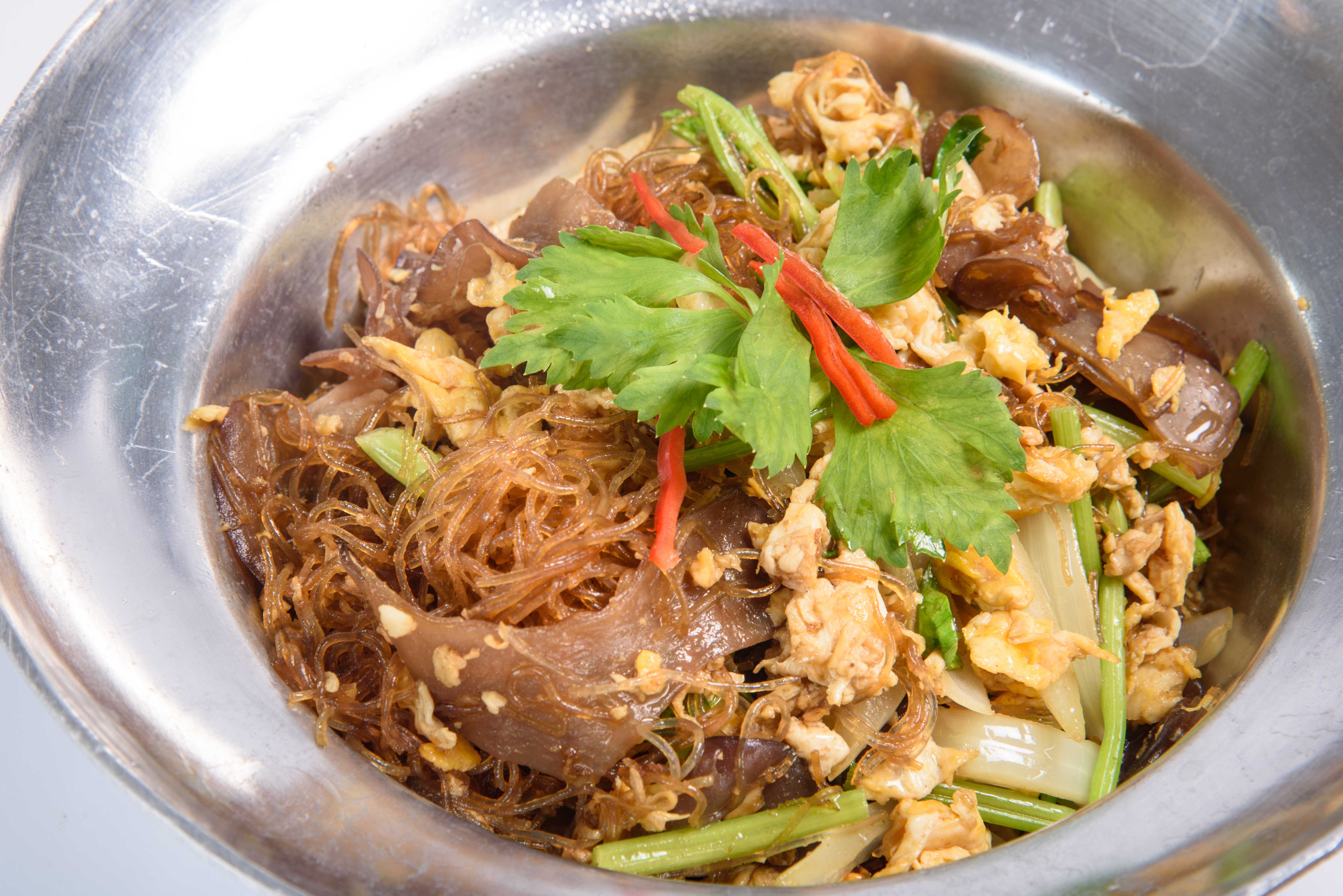 ผัดวุ้นเส้นทรงเครื่อง Glass noodles stri fry with seasoning soy sauce & oyster sauce