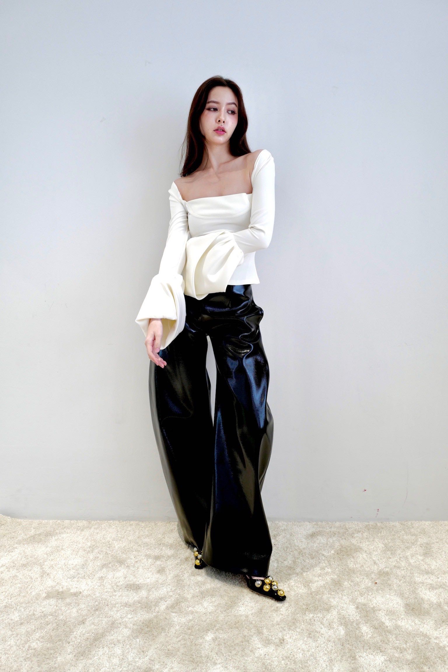 A.W.A.K.E MODE  TOP WITH SQUARE DECOLLETE AND PUFF CUFFS - LIGHT CREPE IVORY