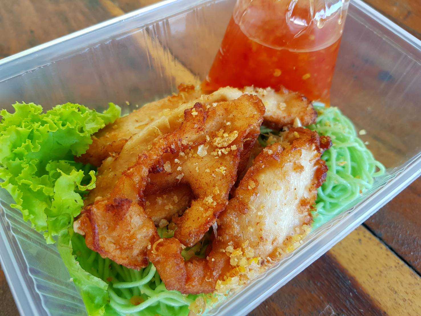 บะหมี่ไก่กรอบ