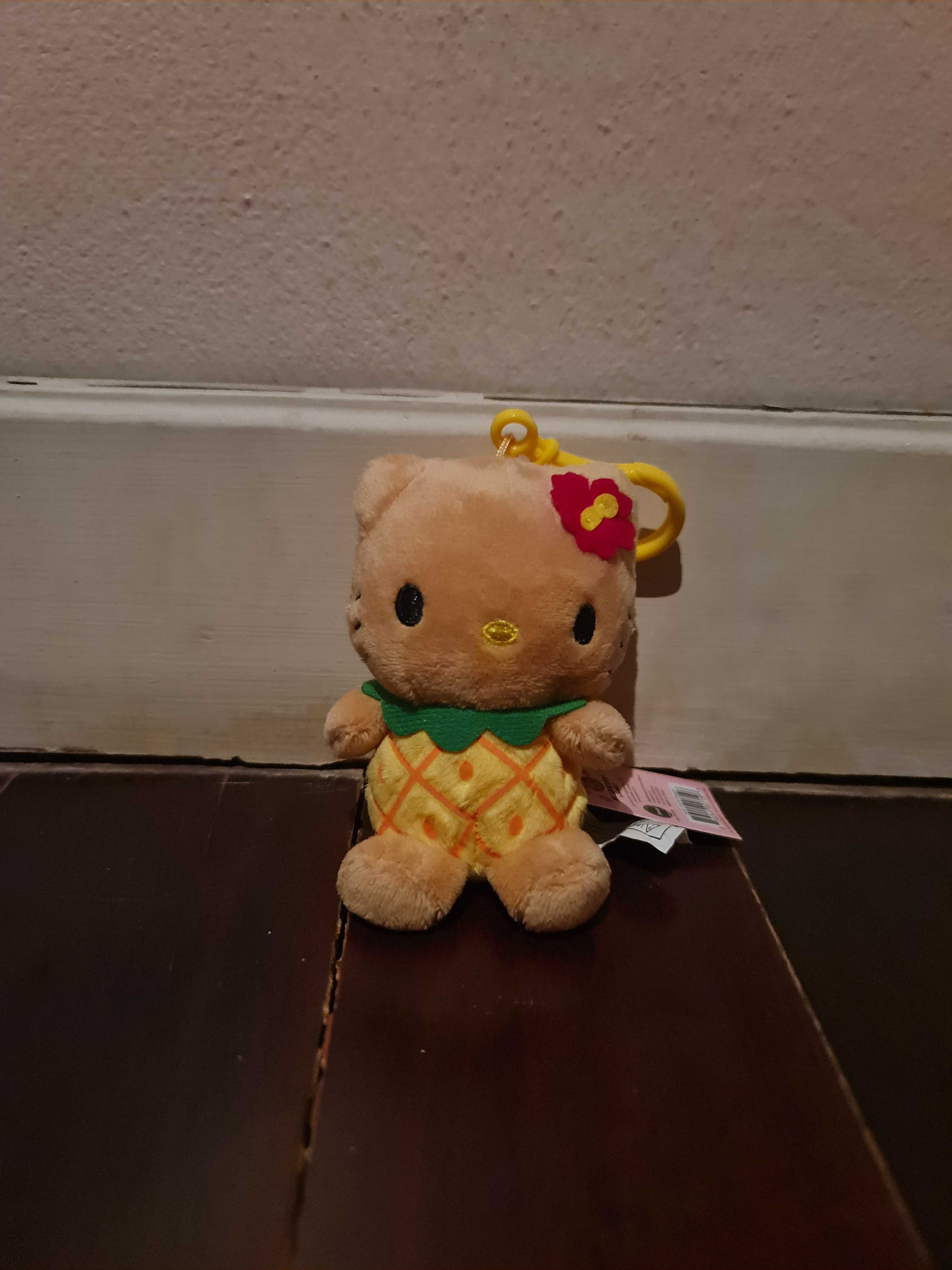 พวงกุญเเจ hello kitty ฮาวาย สับปะรด 