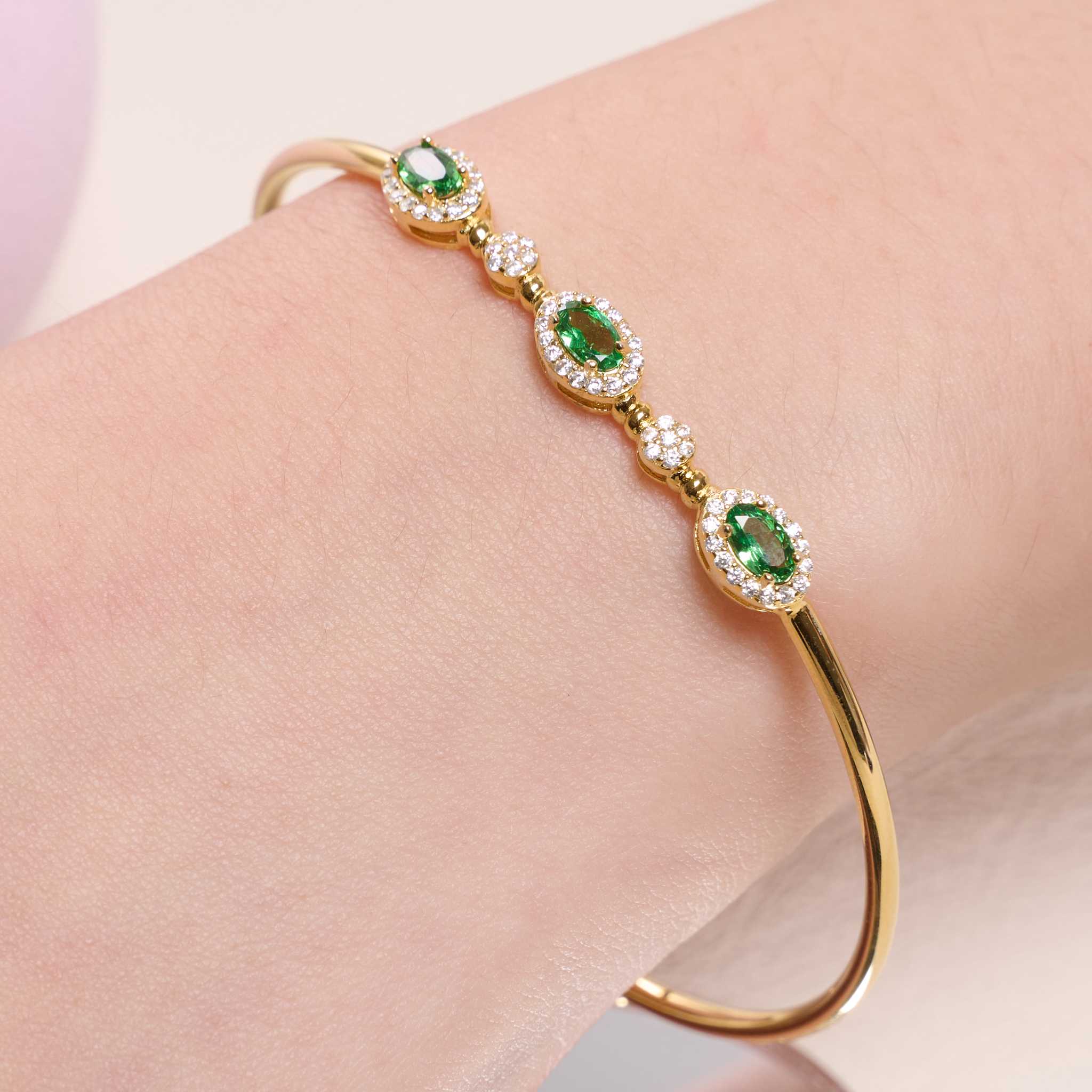 Tsavorite Bangle หรือ โกเมนเขียว เสริมสุขภาพ ช่วยให้ฟุ่มเฟือยน้อยลง💚