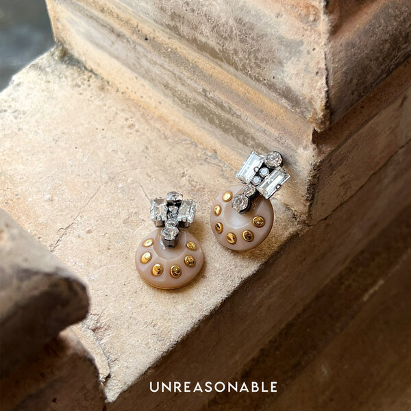 ต่างหู Stud Earrings ต่างหูคลิป ต่างหูก้านเงินแท้ สีน้ำตาลอ่อน UA0910-01 Unreasonable Accessories