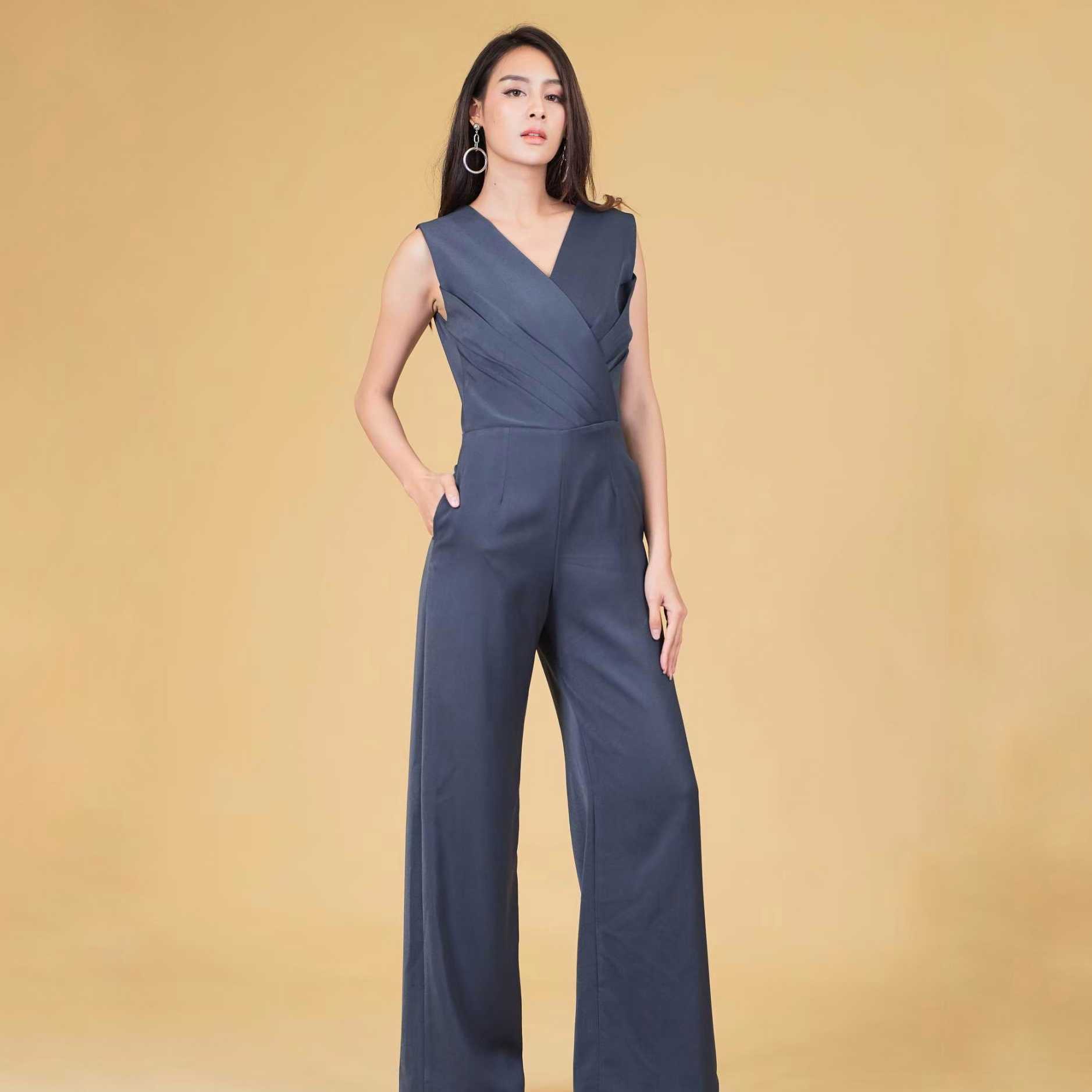 (Made to Order) PRECIKA JUMPSUIT DARK GREY ( จัดส่งภายใน 10-14 วัน)