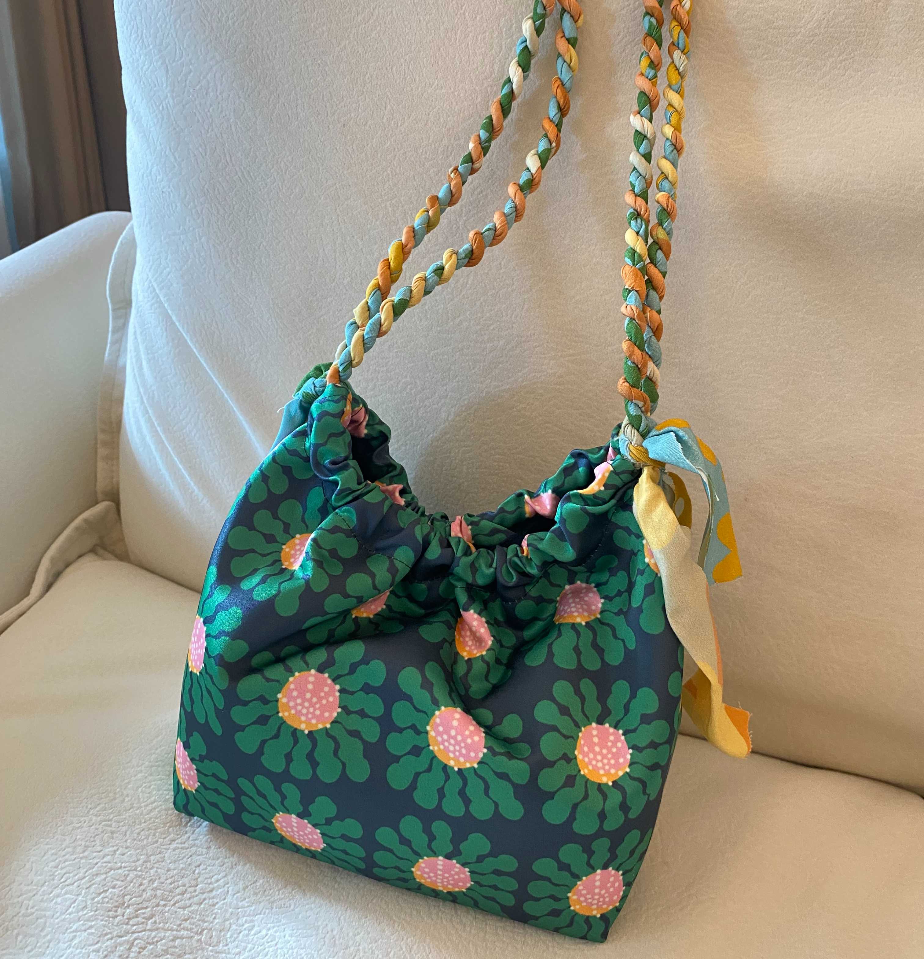 Defect : Kanom Tom Twist Bag มีตำหนิที่ฐาน