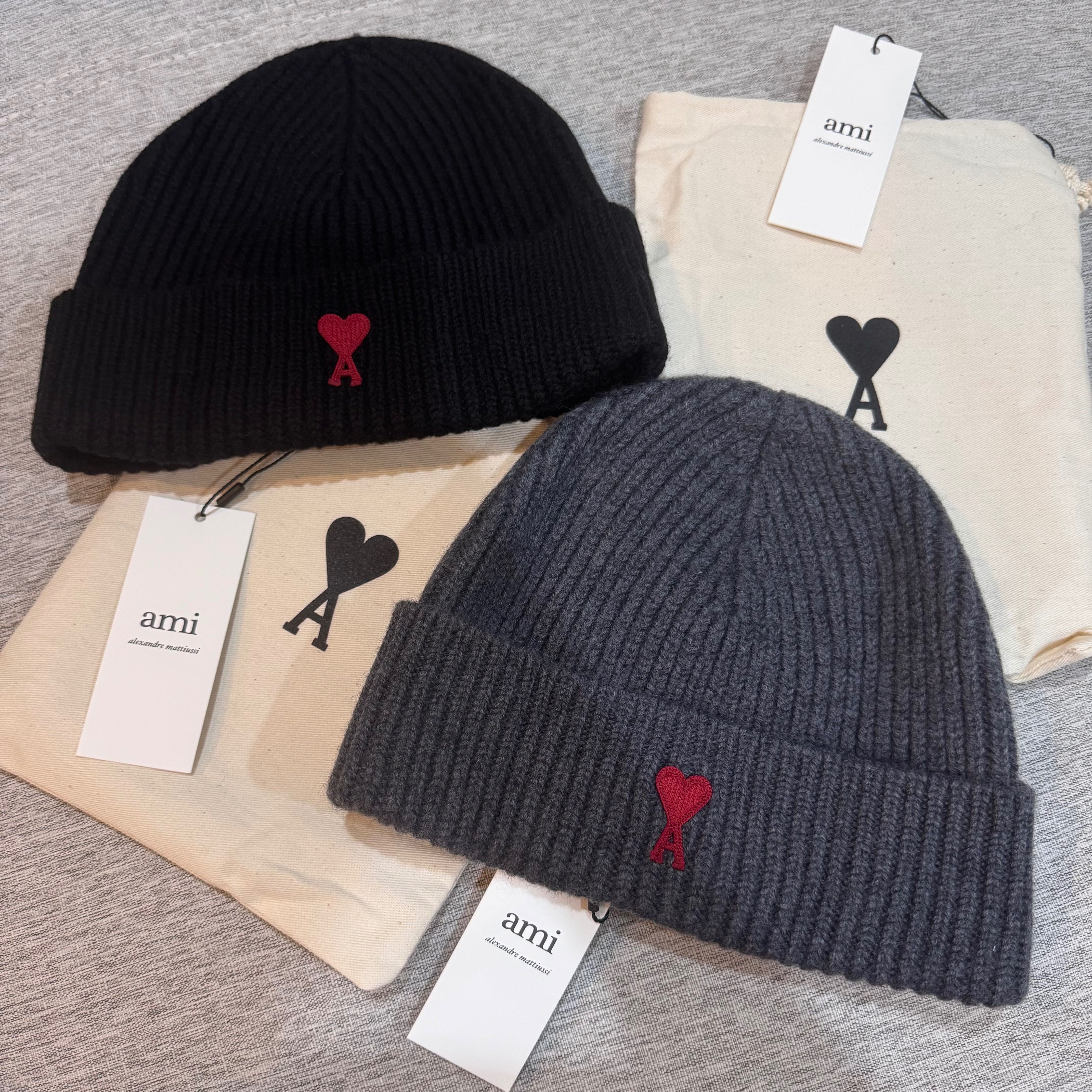 พร้อมส่ง ami หมวก beanie สีเทา และสีดำ