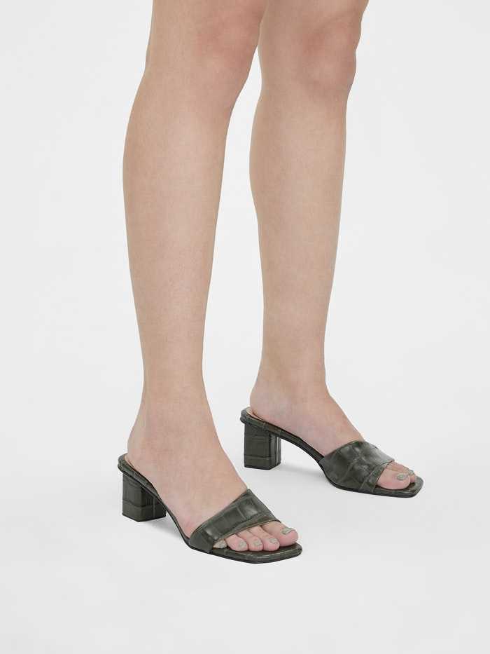 [Clearance] Sample Sales - รุ่น Camille เปลี่ยนสายไม่ได้ ใส่เป็นรองเท้าแตะ