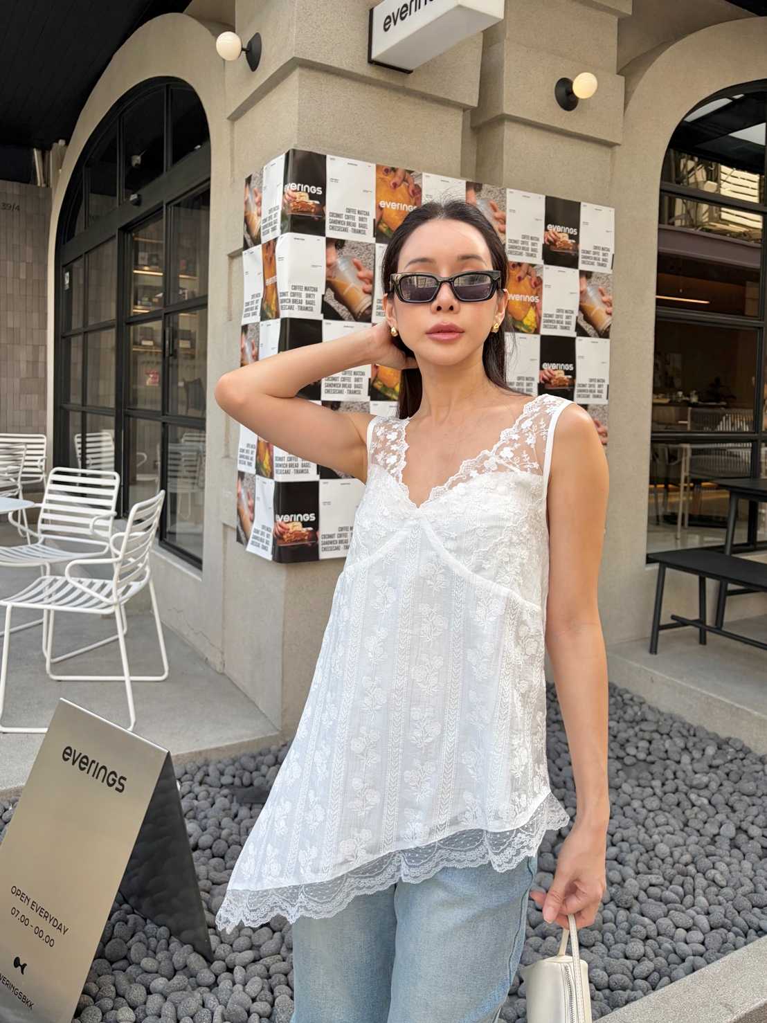 Wilma Asymmetric Top เสื้อลูกไม้ปลายเฉียง ทรงเก๋