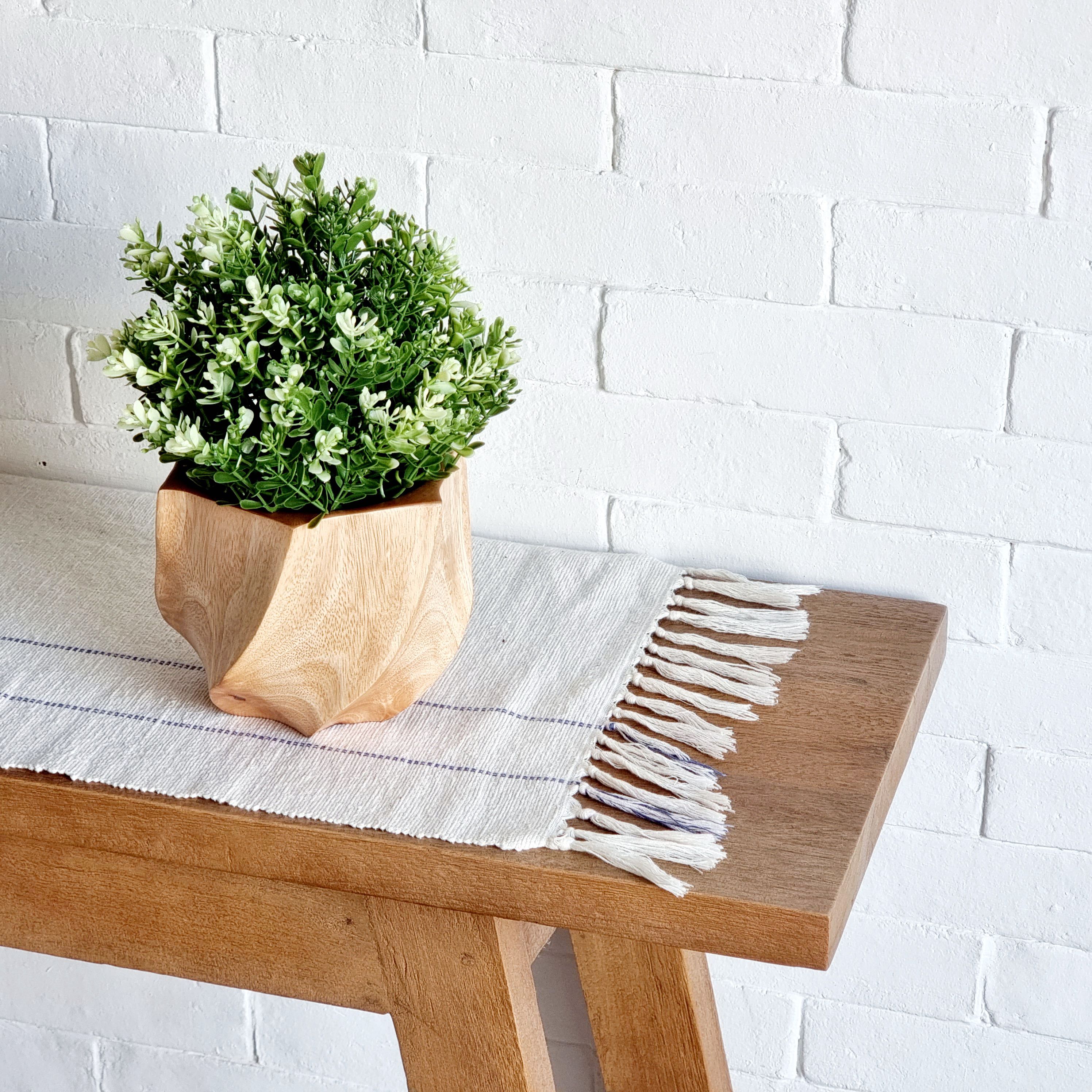 Japanese plant pot: กระถางไม้ญี่ปุ่นพร้อมต้นพุ่มเล็ก