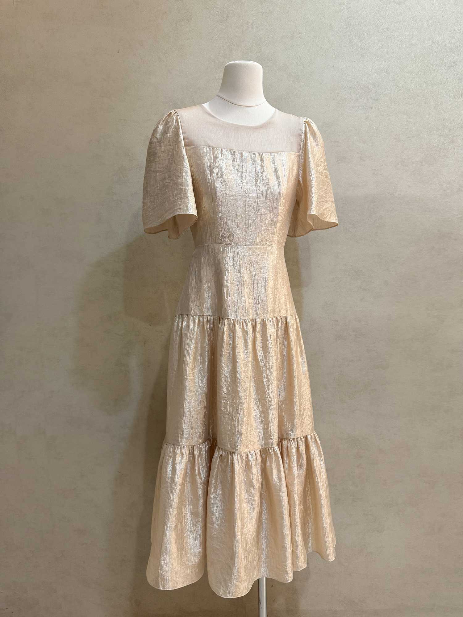 ABIGAIL DRESS - เดรสแขนสั้นกระโปรงตัดต่อระบาย