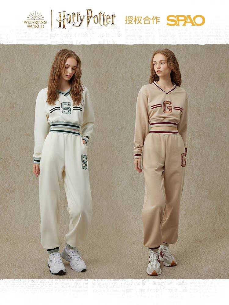 [พร้อมส่ง]SPAO x Harry Potter เสื้อแขนยาวคอวี ลายกำมะหยี่ Quidditch แฮร์รี่พอตเตอร์ ควิดิช