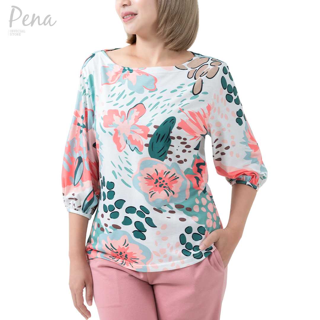 Pena house เสื้อยืดคอกว้าง แขนสามส่วนปลายแขนจั๊ม  ผ้าพิมพ์ลาย  รุ่น PSTL102403