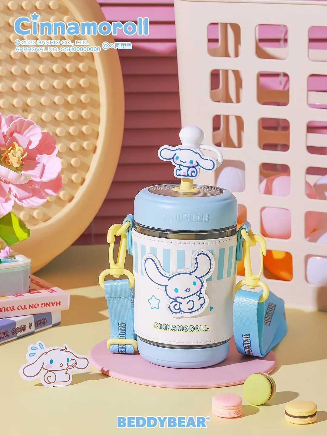 BeddyBearXCinnamoroll  กระติกน้ำใสไตรตัน พร้อมปลอกหุ้มและสายสะพาย BB008-015CR