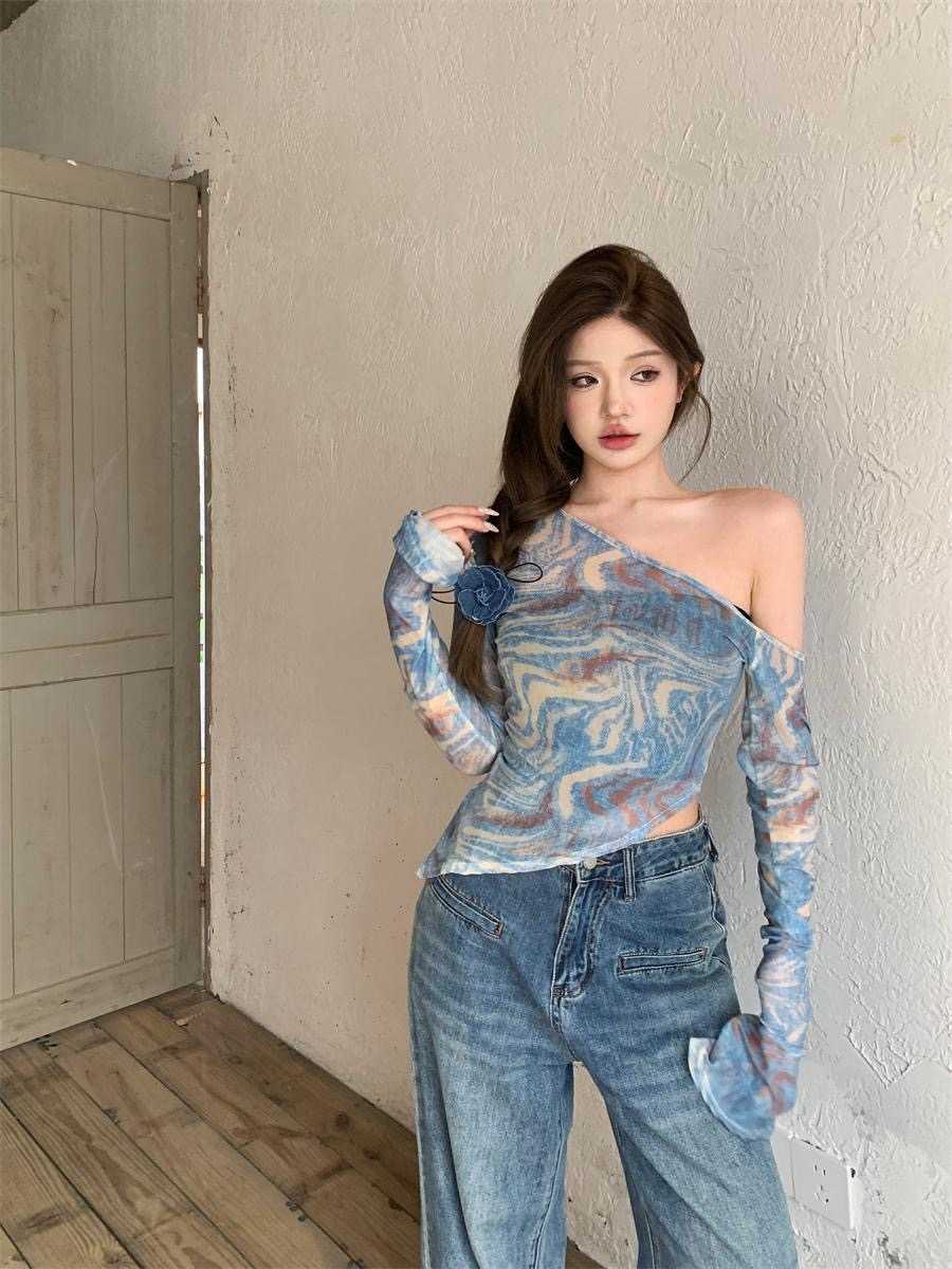 เสื้อปาดไหล่แขนยาว