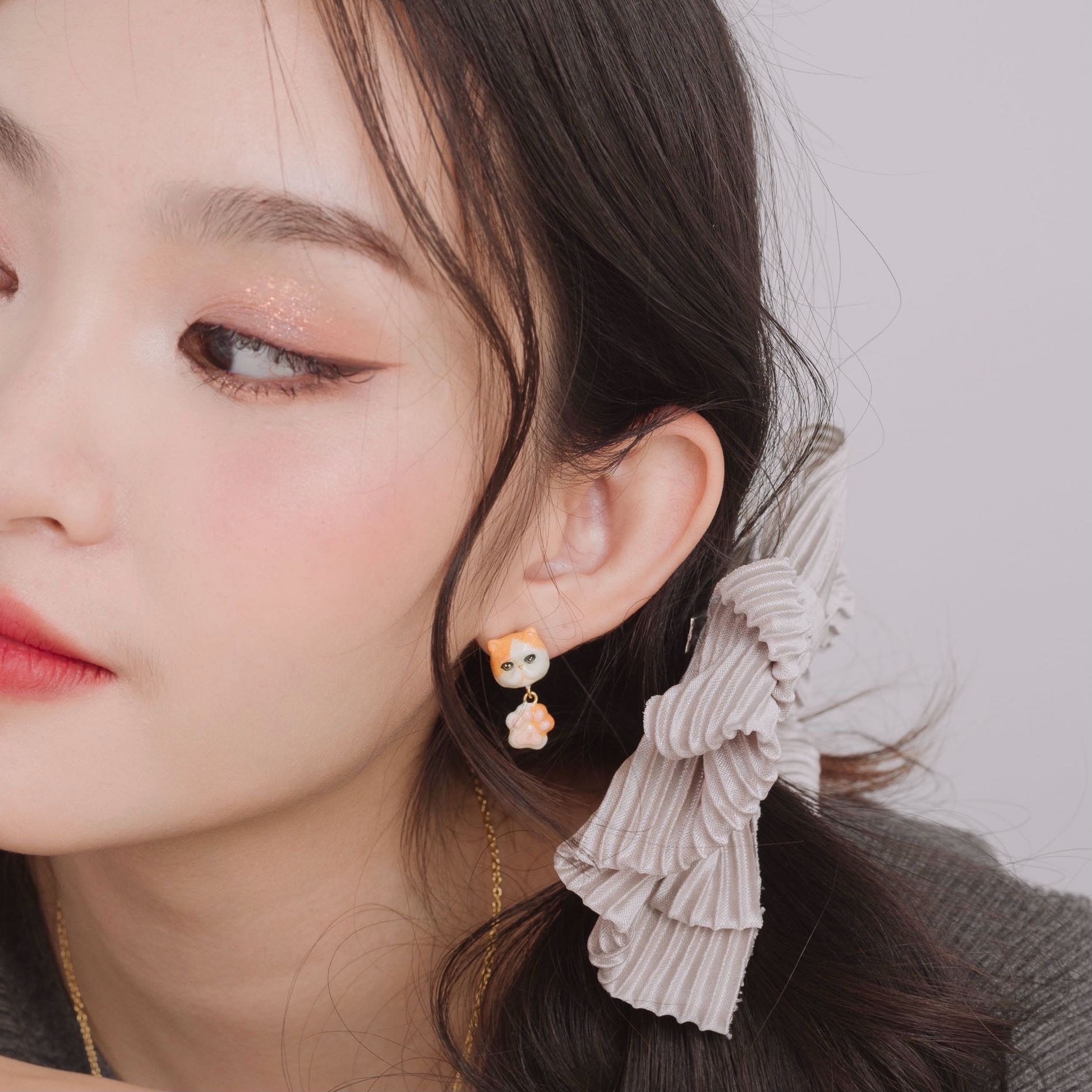 Cool cat : The Orange-White Exotic Shorthair Cat Earrings