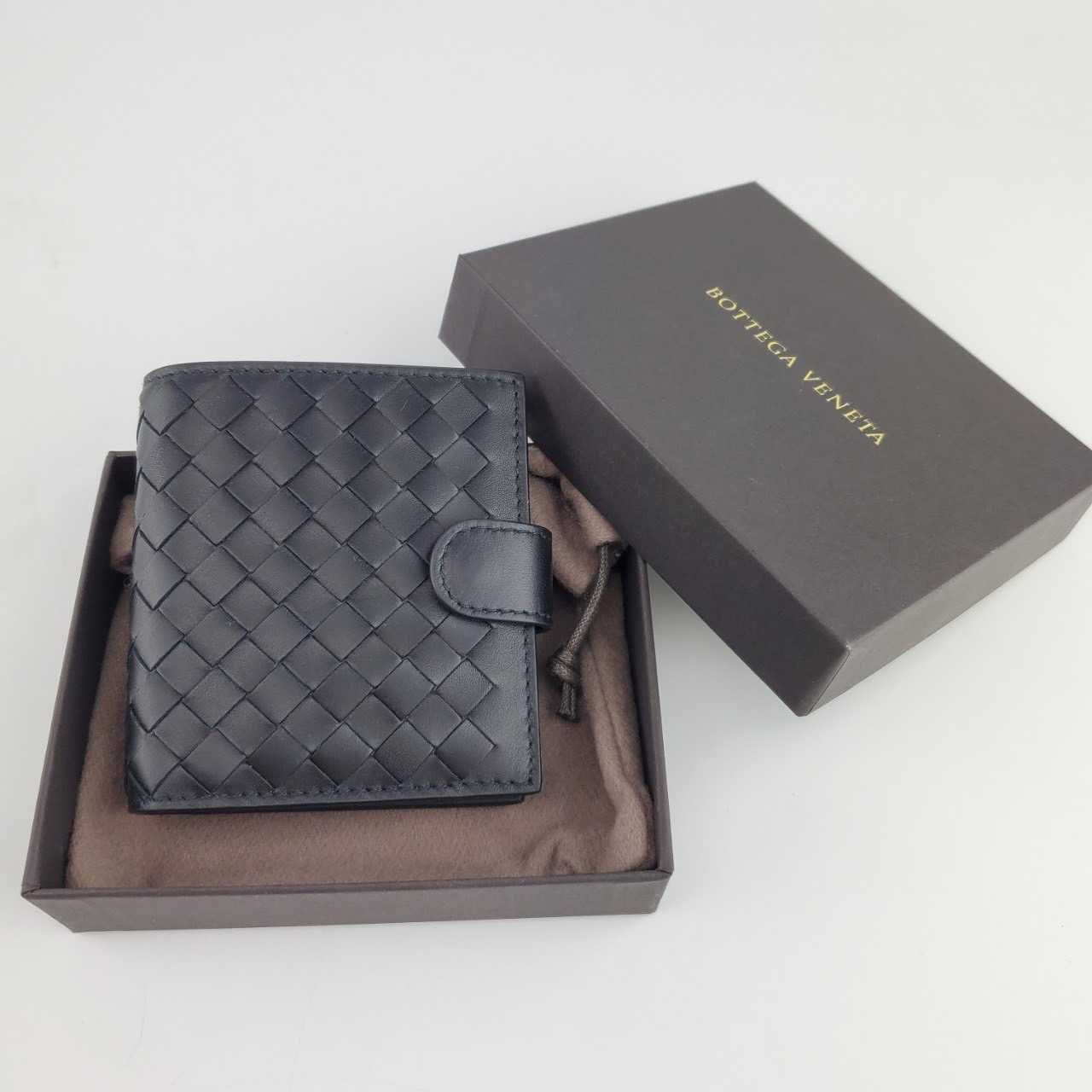 กระเป๋าสตางค์ใบเล็ก แบบใบสั้น สีดำ Bottega Veneta รุ่น Mini Wallet in Nero
