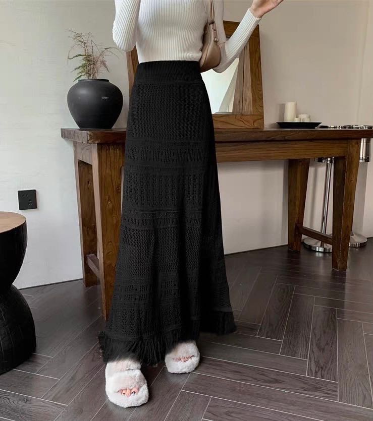 กระโปรง knitted skirt (apricot/ khaki/ black)