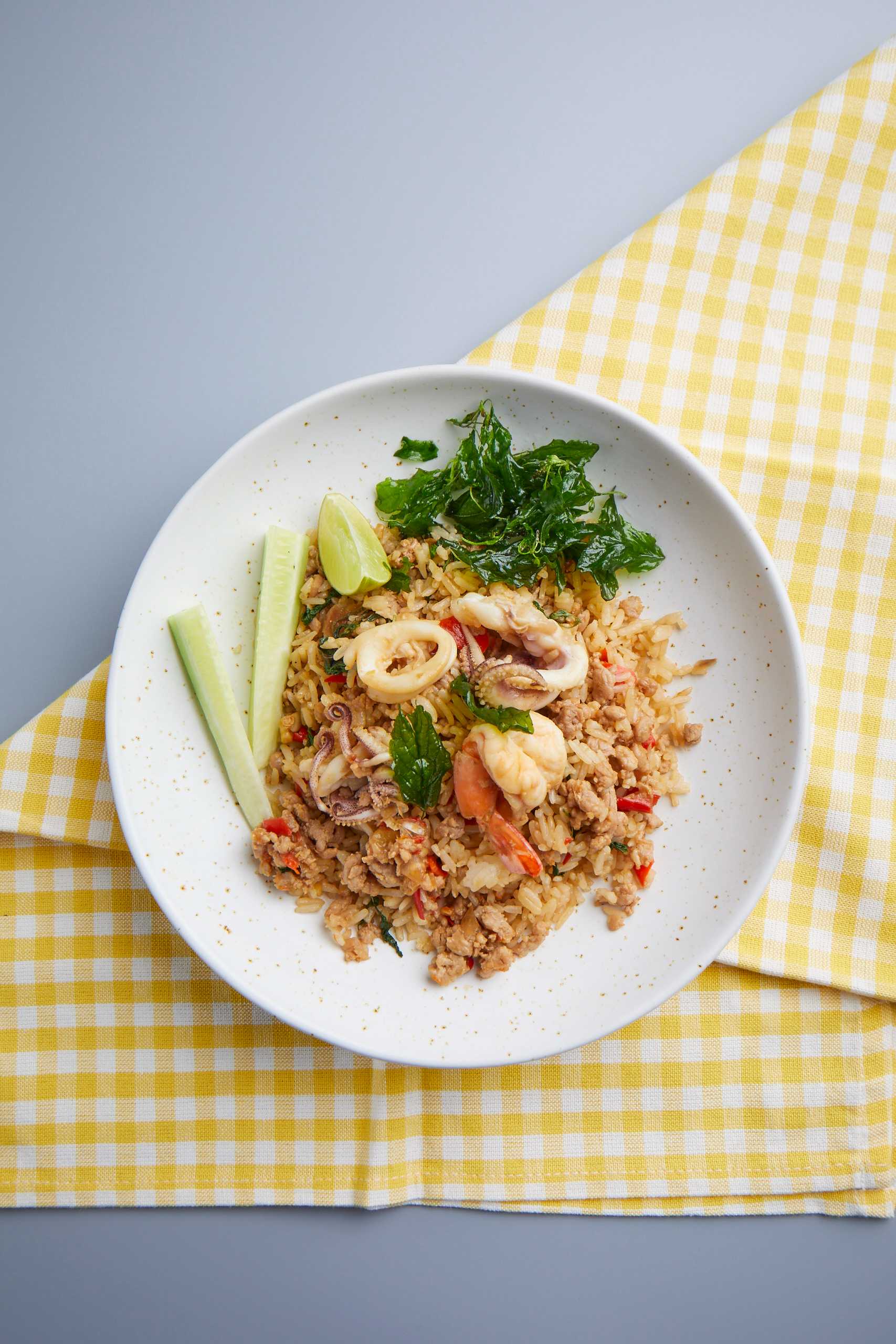 ข้าวคลุกคลิกกะเพราทะเล