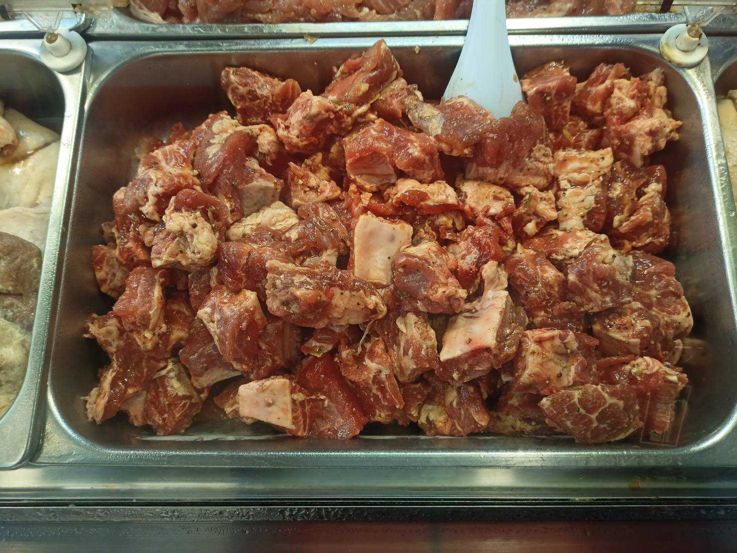 หมูซี่โครงกระเทียมพริกไทย (ร้านหมูหมักเจ้ฮั้ว) ขั้นต่ำ 2 ขีด ขีดละ++