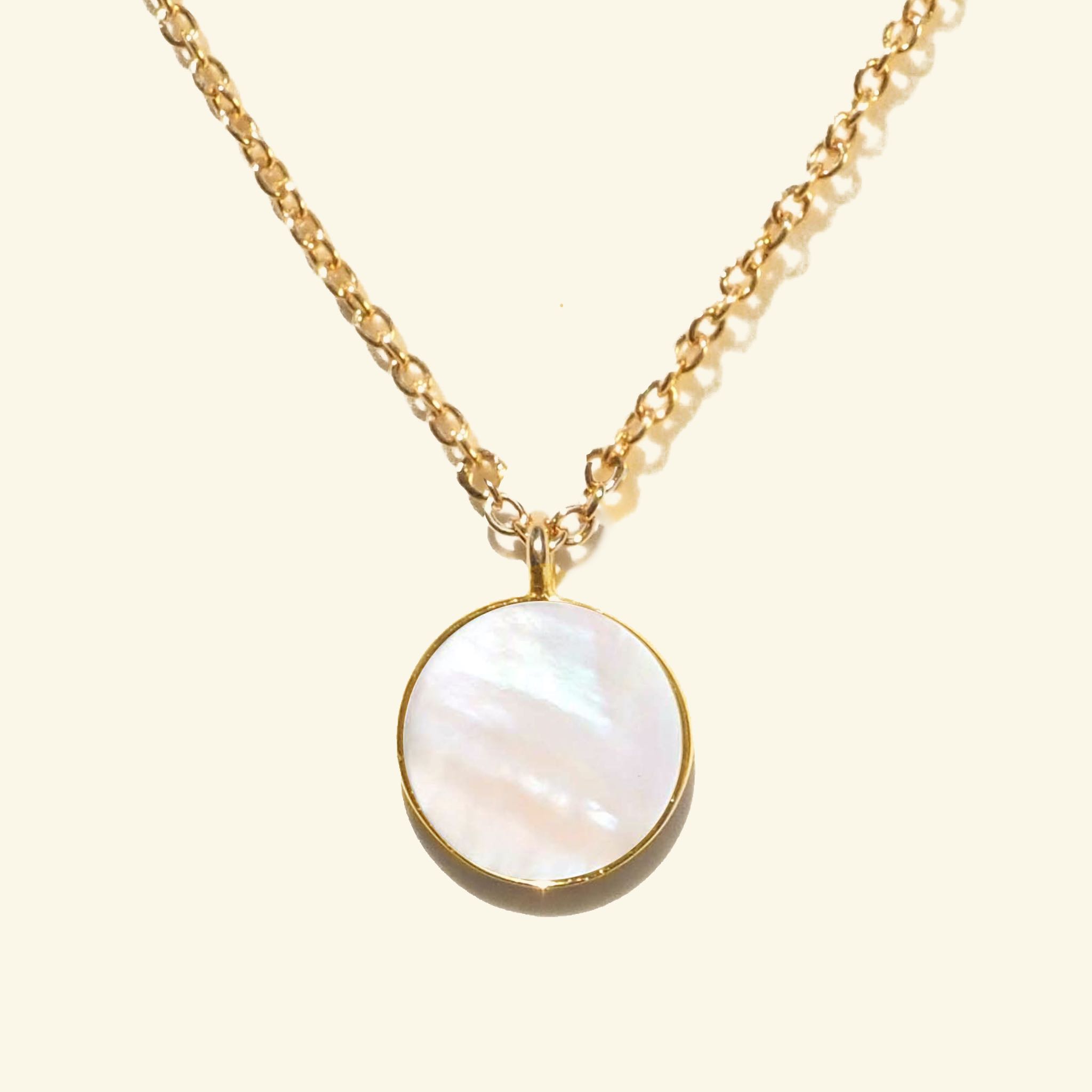 สร้อยคอเปลือกมุก (Pearl Disc Charm Necklace)