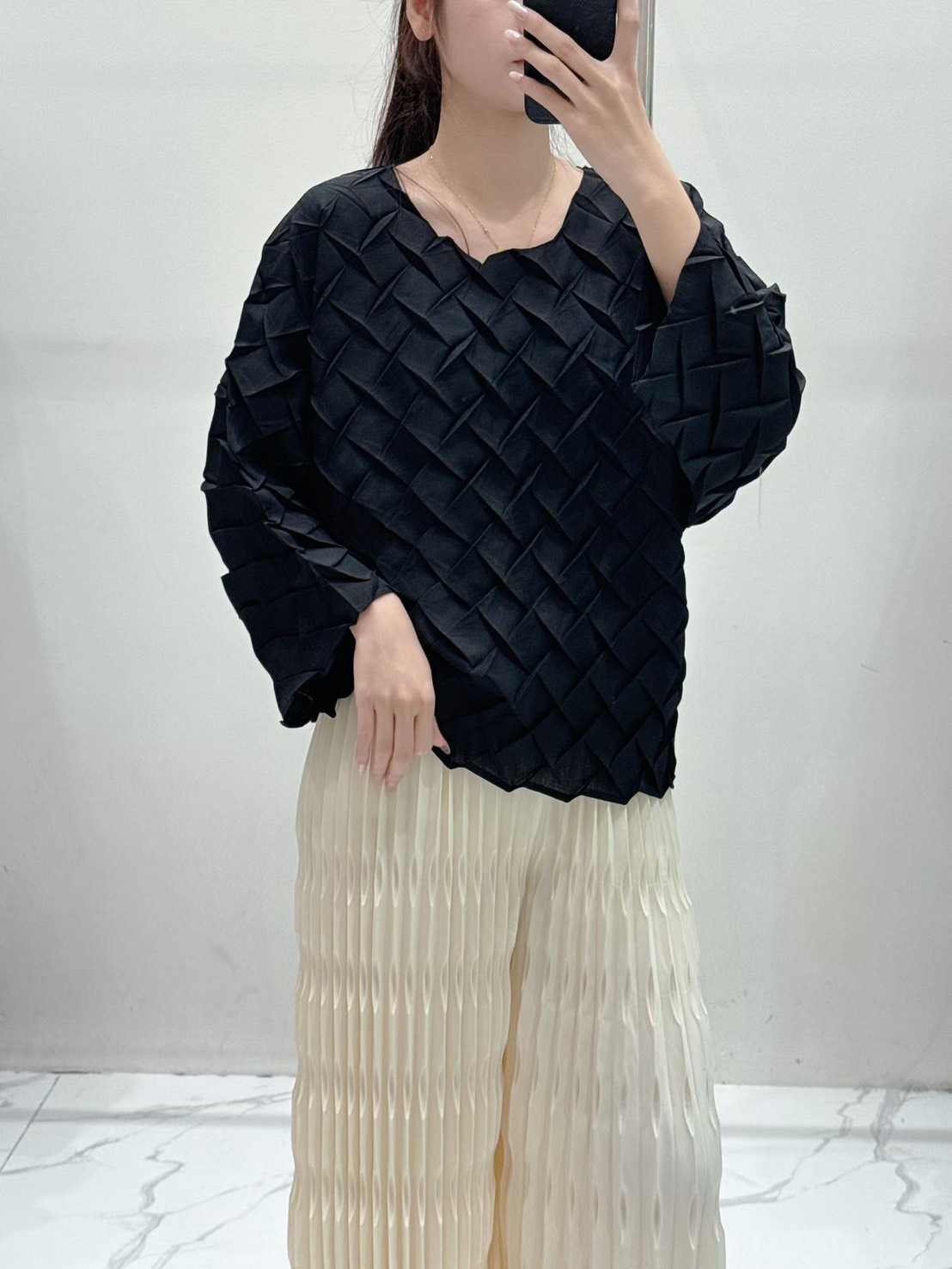 PleatByNisa B40 เสื้ออัดพลีทผ้าพรีเมียม เนื้อผ้าคุณภาพ Polyester100%