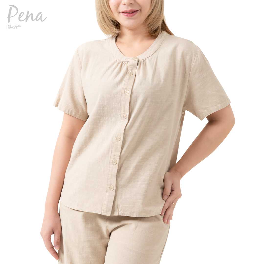 Pena house เสื้อเบลาส์ คอกลมแขนสั้น กระดุมหน้า รุ่น PWSS122401