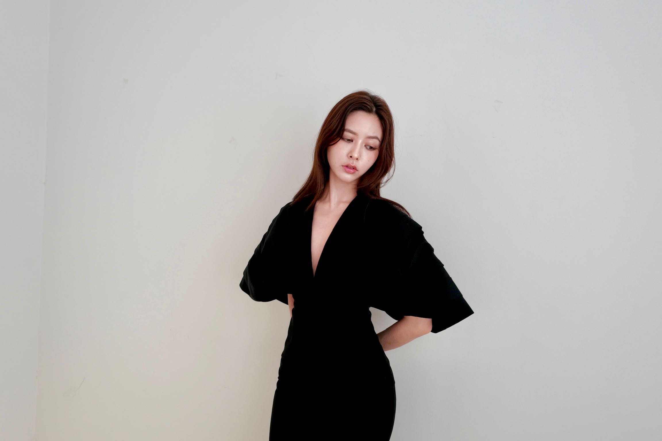 A.W.A.K.E. MODE MULTI PANEL DEEP V-NECK TOP - BLACK