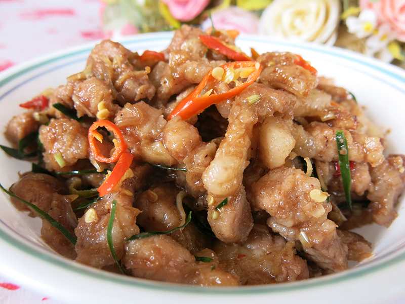 หมูผัดกะปิ Stir fried pork with shrimp paste