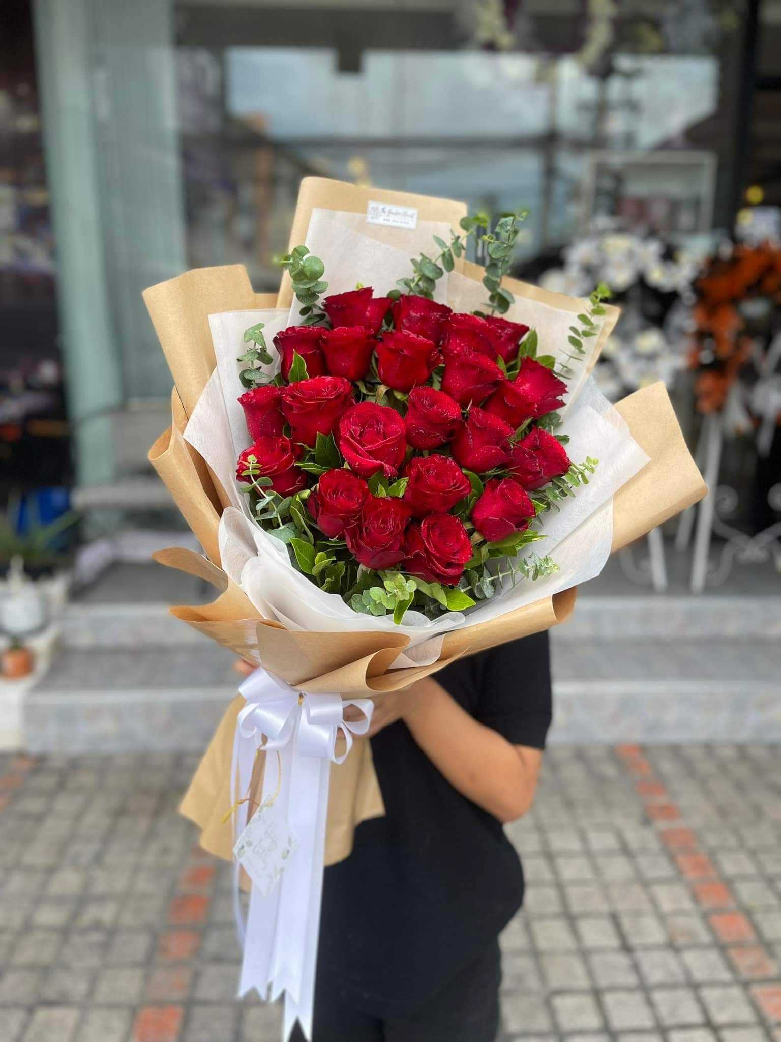 ช่อดอกไม้สดกุหลาบแดง 20ดอก เขียนการ์ดฟรี