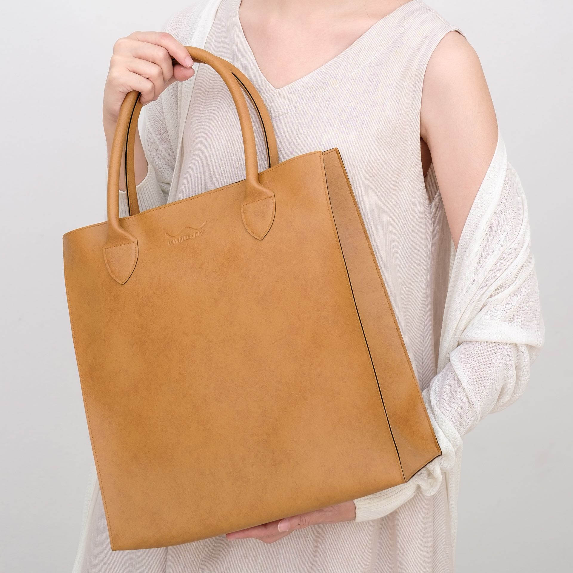 Waralee's Day กระเป๋าถือหนังเทียม รุ่น Jumbo สีน้ำตาลทอง (Tan)