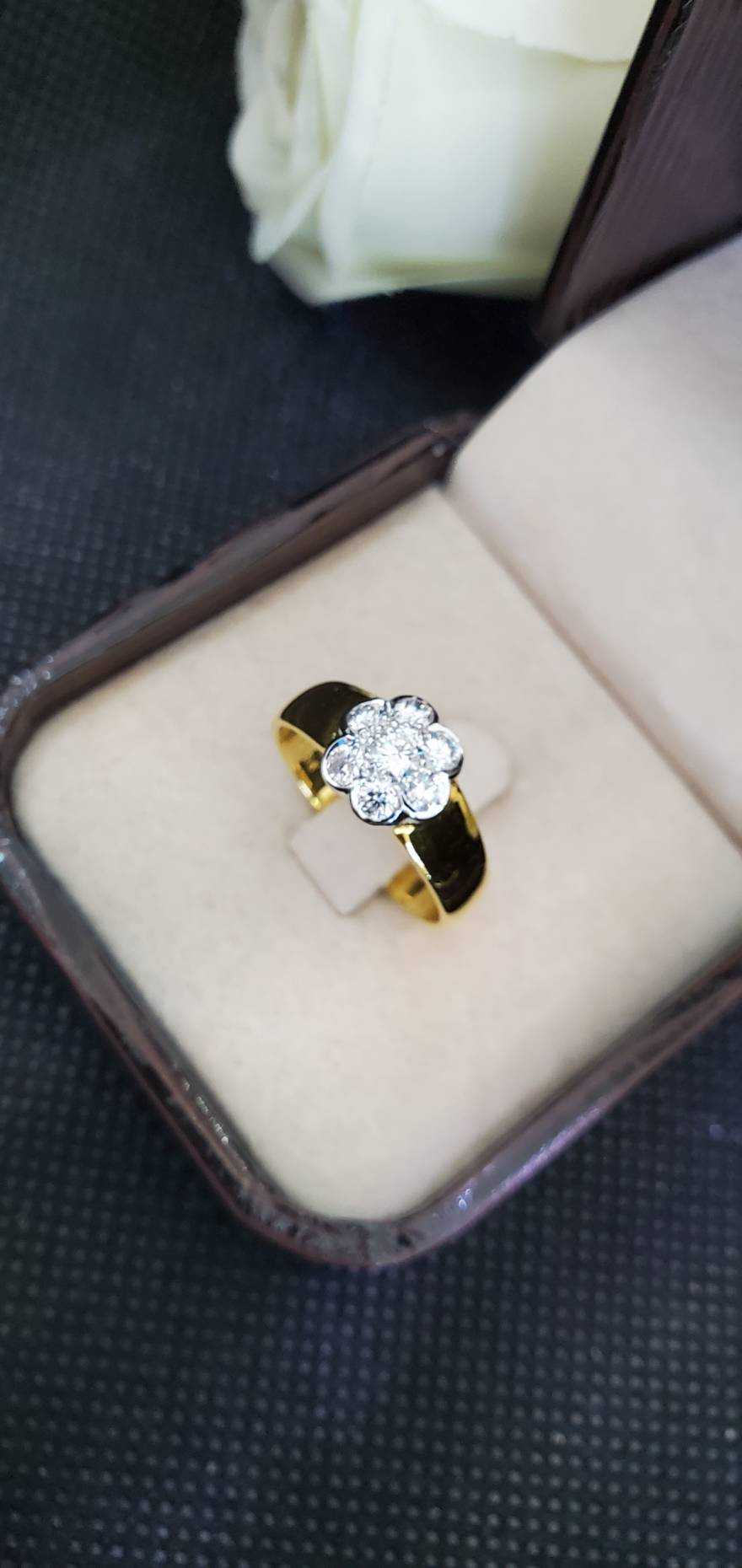 R64856 เพชรประกบดอกไม้ 0.35C Limited Edition