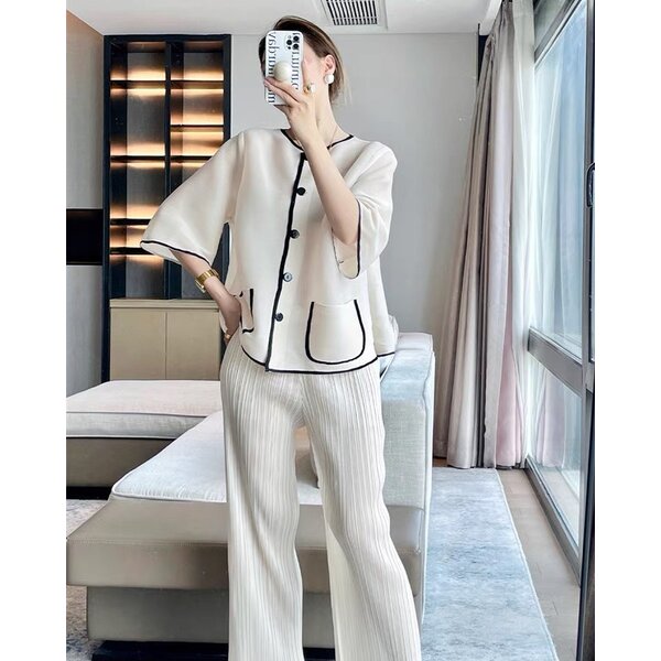 2MUAY รุ่น GPC91987 เสื้ออัดพลีท CONTRAST TRIM BUTTON FTONT PLEATED TOP 2 สี FREE SIZE