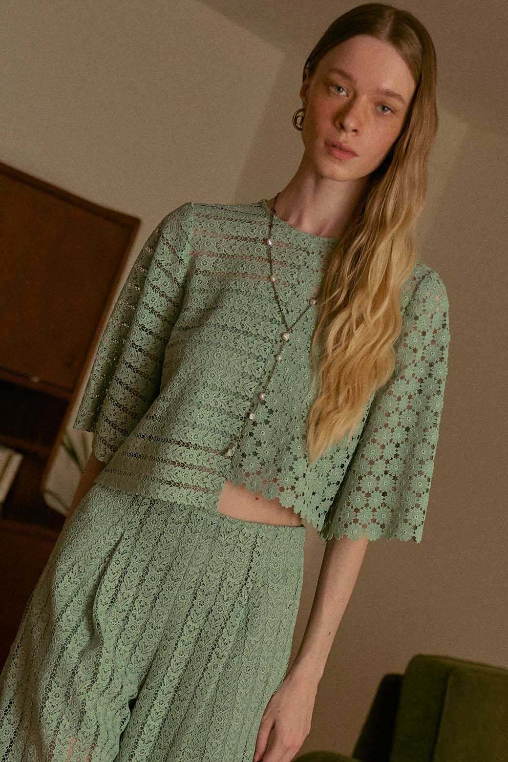 (พร้อมส่ง)  Perana เสื้อลูกไม้ Vivian Blouse (สีเขียว green)