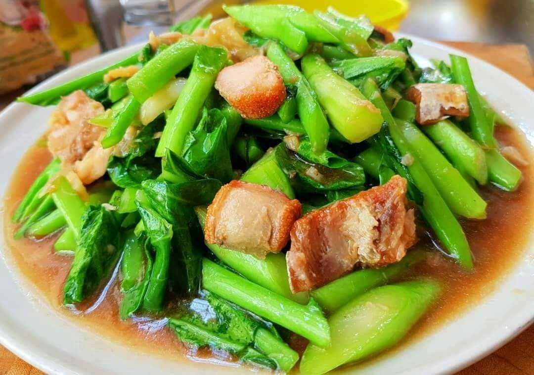คะน้าไฟแดง Stir-fried Chinese kale