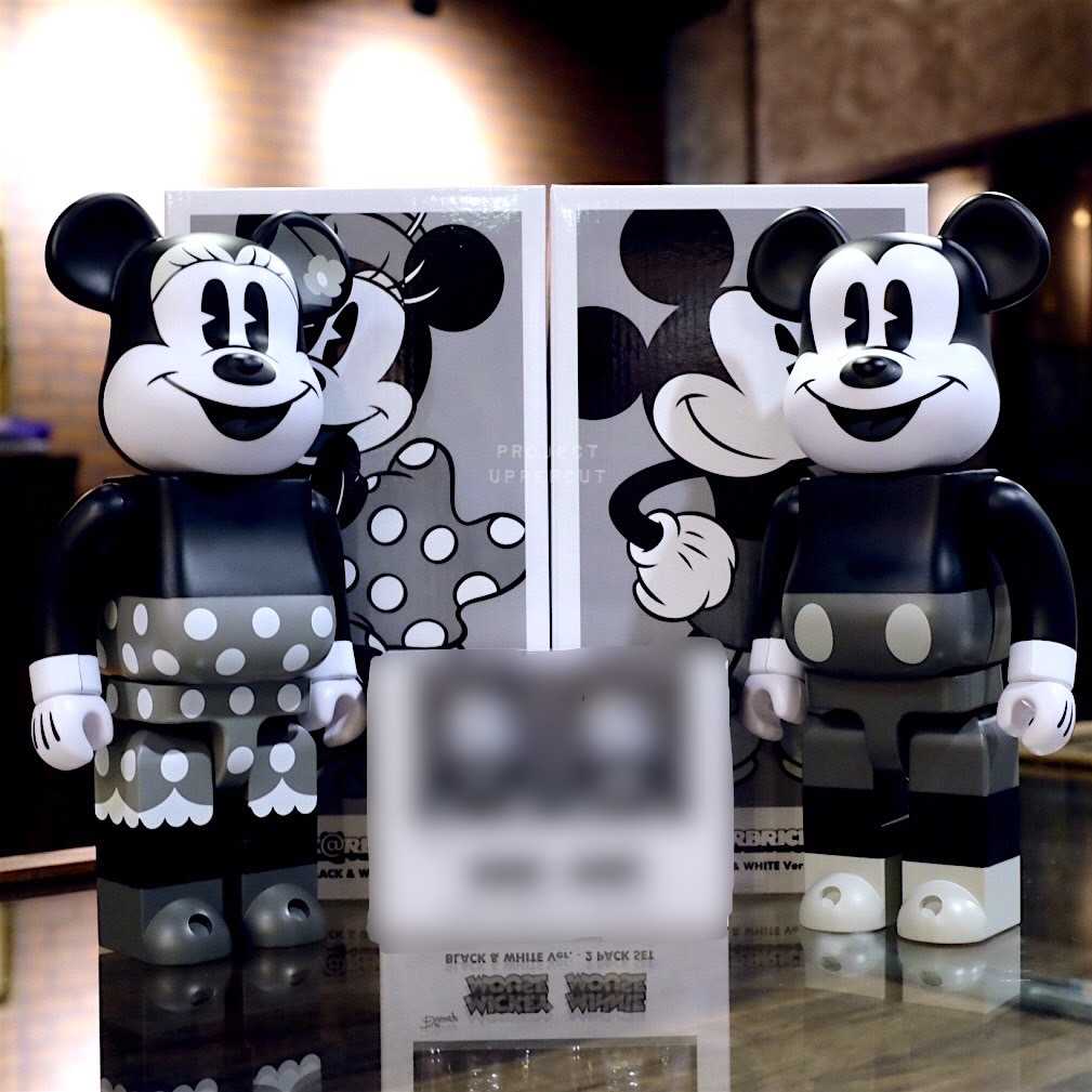 BE@RBRICK 400% (Set of 2 pcs)  DISNEY - Mickey Mouse & Minnie Mouse (B&W Ver.) [Displayed]