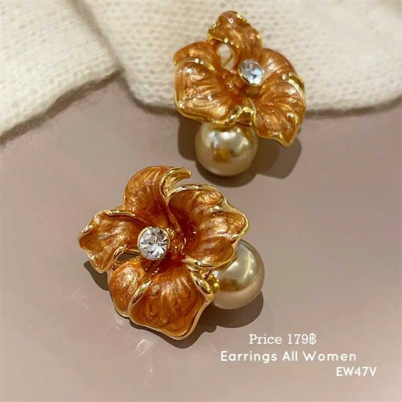 EW47V  ต่างหูดอกไม่ 2 แบบ สีน้ำตาล สีขาว
