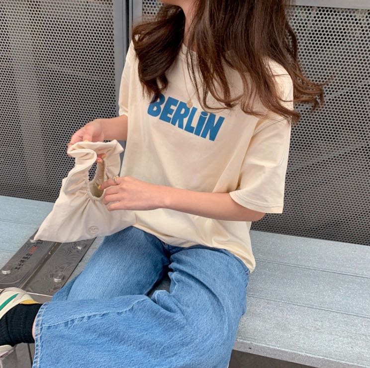 T-shirt Berlin สีครีม
