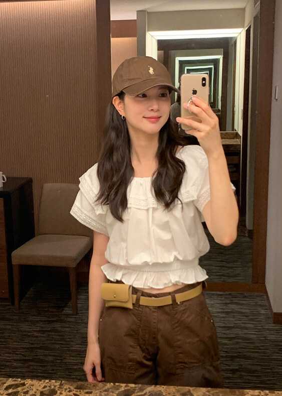 YOU LACE OFF SHOULDER BLOUSE (พร้อมส่ง)